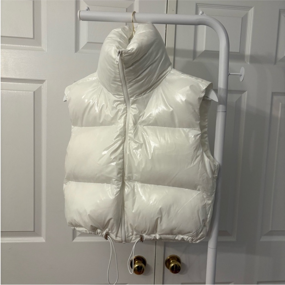 White Cropped Puff Vest Zip Up Size Extra Small Lined - Picture 11 of 12